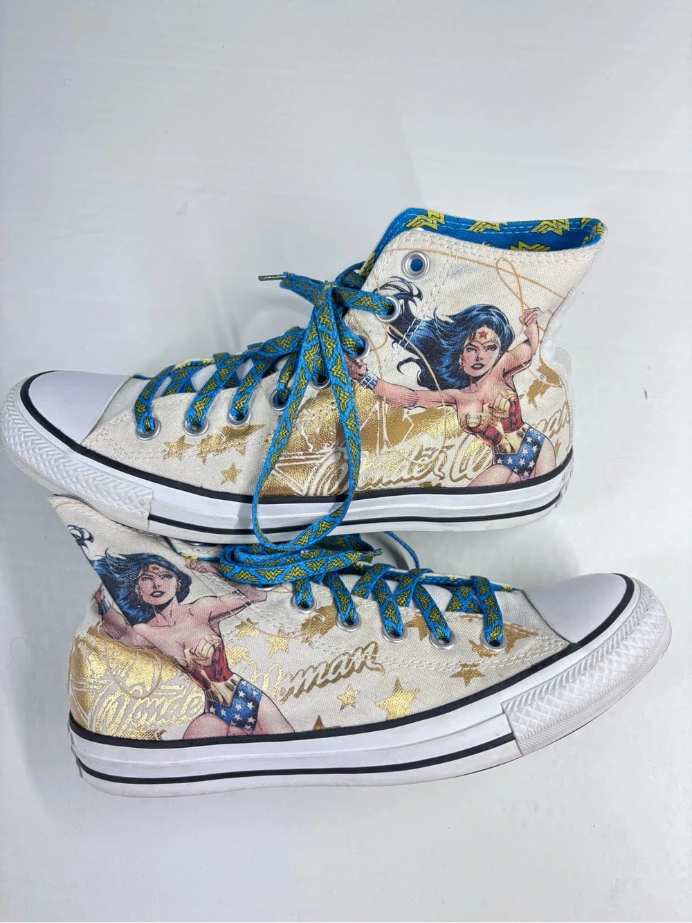 Wonder Woman High-Top Converse Sneakers Women’s 9 Men’s 7 Like New - Picture 4 of 11
